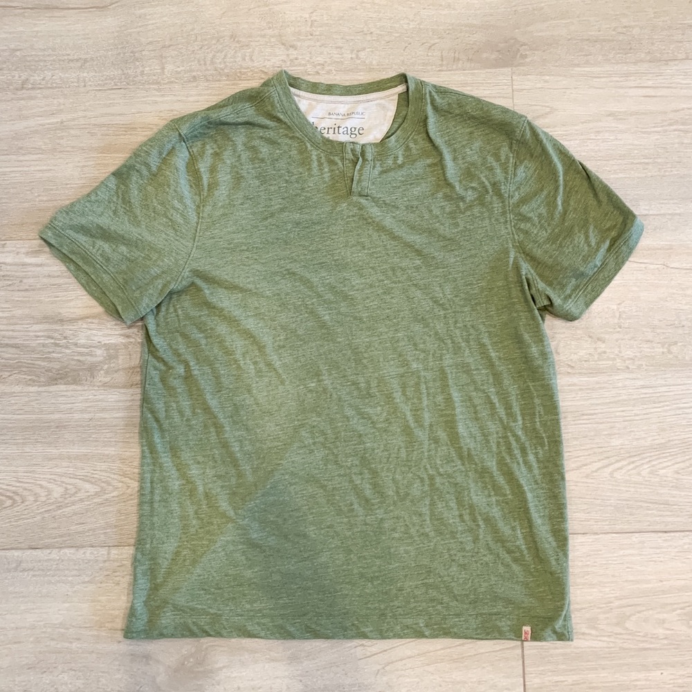 Banana Republic Men’s Henley t-shirt